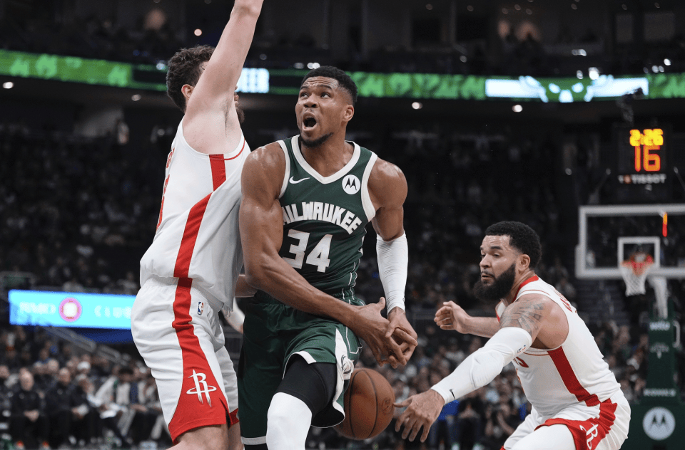 AG体育-雄鹿大胜火箭：米德尔顿全面表现成为焦点(nba雄鹿最新赛程)